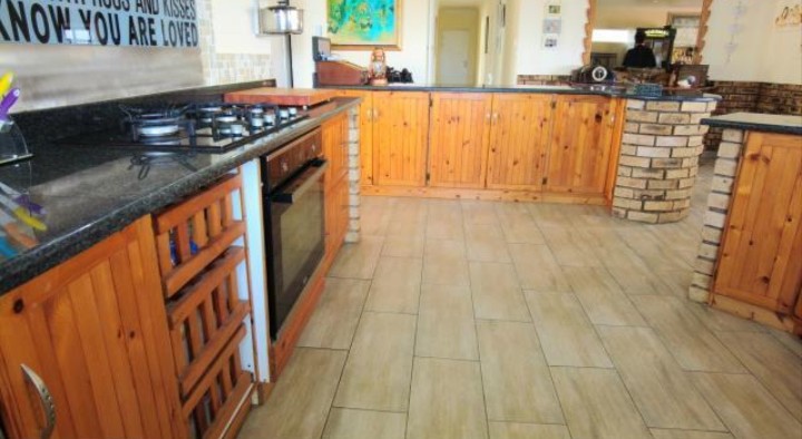 To Let 4 Bedroom Property for Rent in Winterstrand Eastern Cape